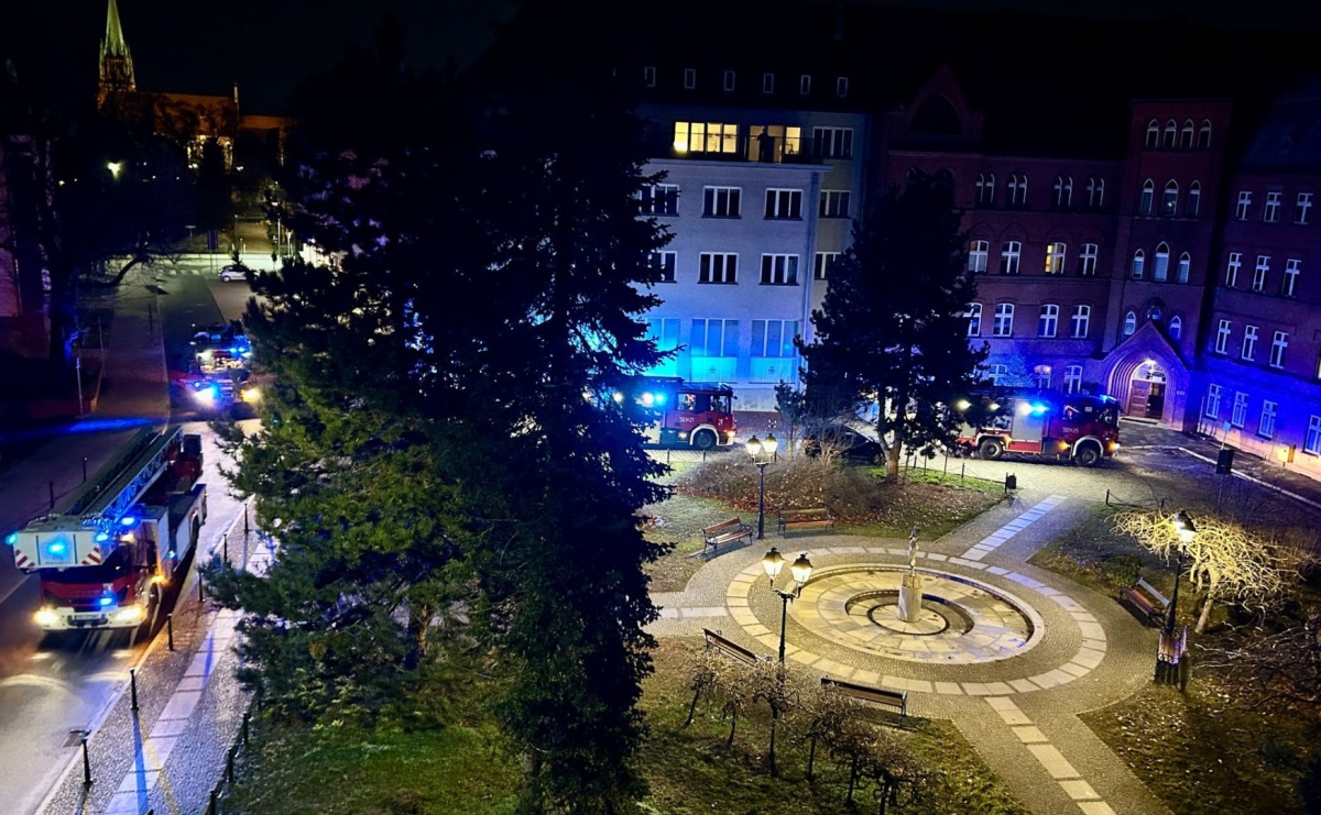 Pożar sadzy w Chałupkach. Cztery zastępy w akcji przy placu Jagiełły w Raciborzu - Serwis informacyjny z Raciborza - naszraciborz.pl