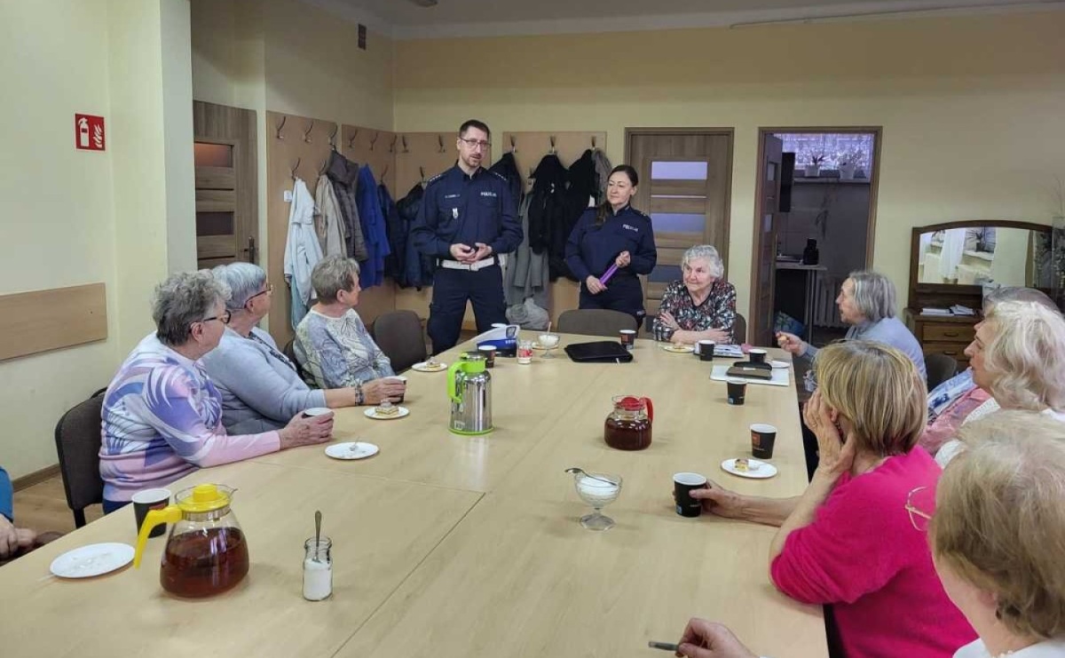 Policjanci odwiedzili seniorów w Itace - Serwis informacyjny z Raciborza - naszraciborz.pl