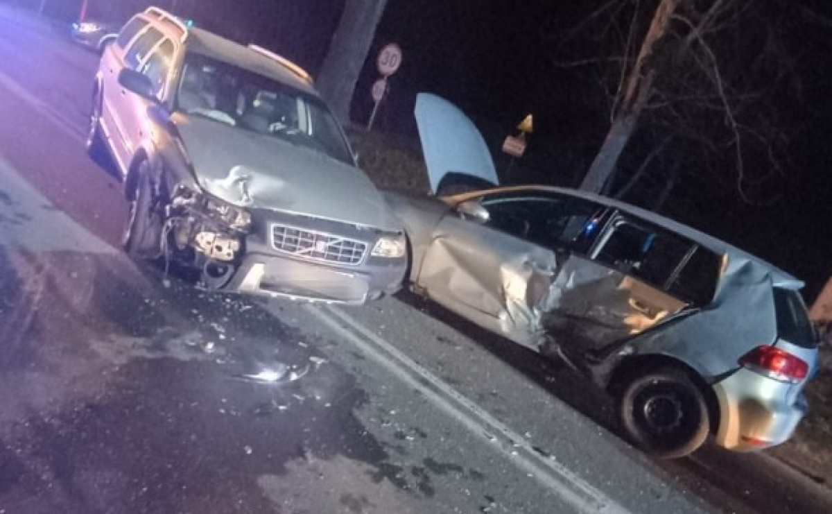 Nieprawidłowe wyprzedzanie przyczyną kolizji w Babicach - Serwis informacyjny z Raciborza - naszraciborz.pl