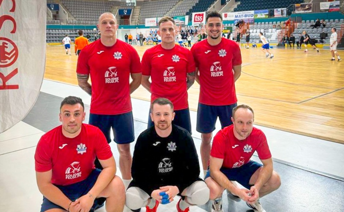 Raciborscy policjanci na VII Turnieju Charytatywnym w Halowej Piłce Nożnej w Tarnowie - Serwis informacyjny z Raciborza - naszraciborz.pl