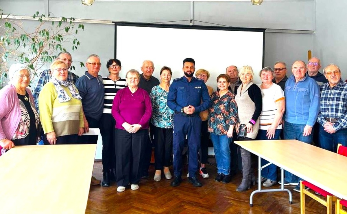 Bezpieczny senior. Spotkanie z policjantem w Krzanowicach - Serwis informacyjny z Raciborza - naszraciborz.pl