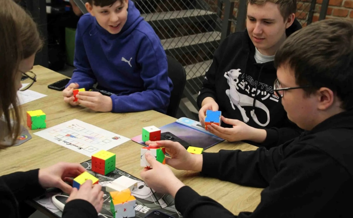 Zobacz najlepszych speedcuberów w akcji! - Serwis informacyjny z Raciborza - naszraciborz.pl