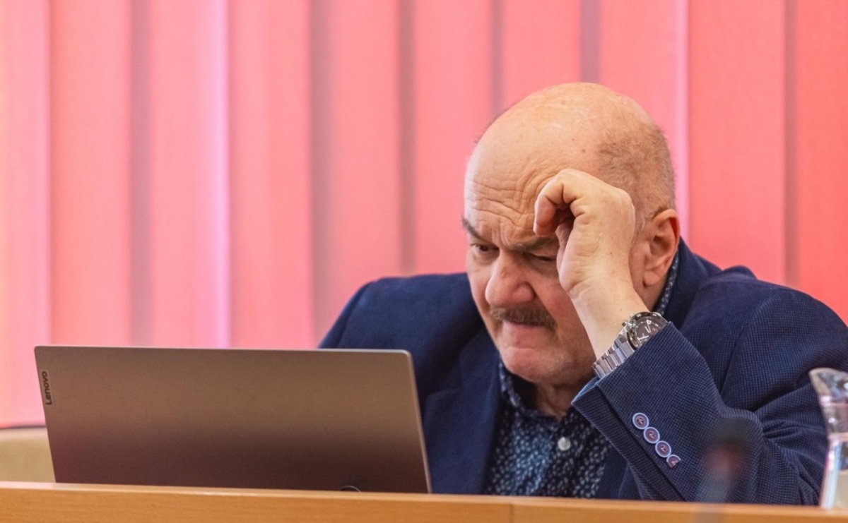 Ślimacze tempo walki z azbestem. Radni o usuwaniu groźnych włókien  - Serwis informacyjny z Raciborza - naszraciborz.pl