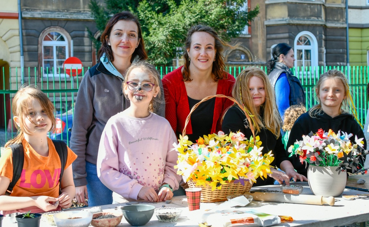 Piknik na powitanie wiosny w Raciborzu. Gwarno i kolorowo w parku Jordanowskim [FOTO i WIDEO] - Serwis informacyjny z Raciborza - naszraciborz.pl