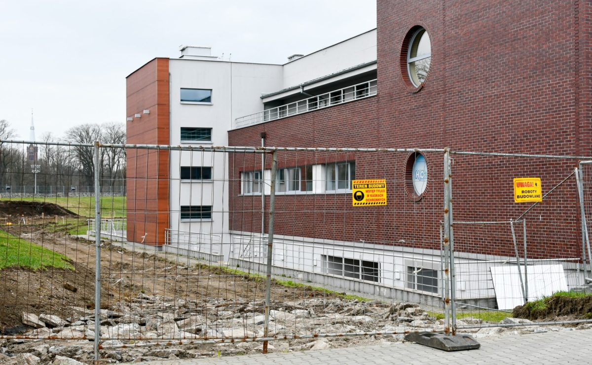 Nowoczesne kąpielisko coraz bliżej. Ruszyła budowa basenów zewnętrznych przy H2Ostróg w Raciborzu [FOTO] - Serwis informacyjny z Raciborza - naszraciborz.pl