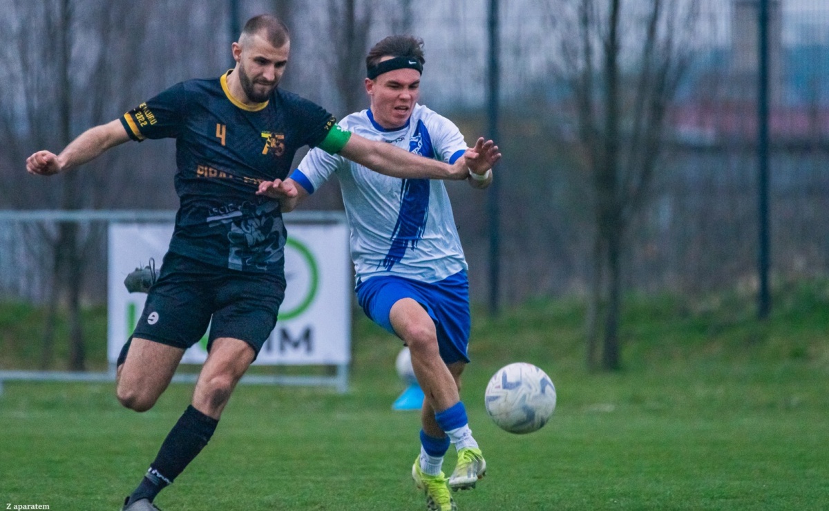 Długo się męczyli, ale wynik meczu odwrócili [FOTO] - Serwis informacyjny z Raciborza - naszraciborz.pl