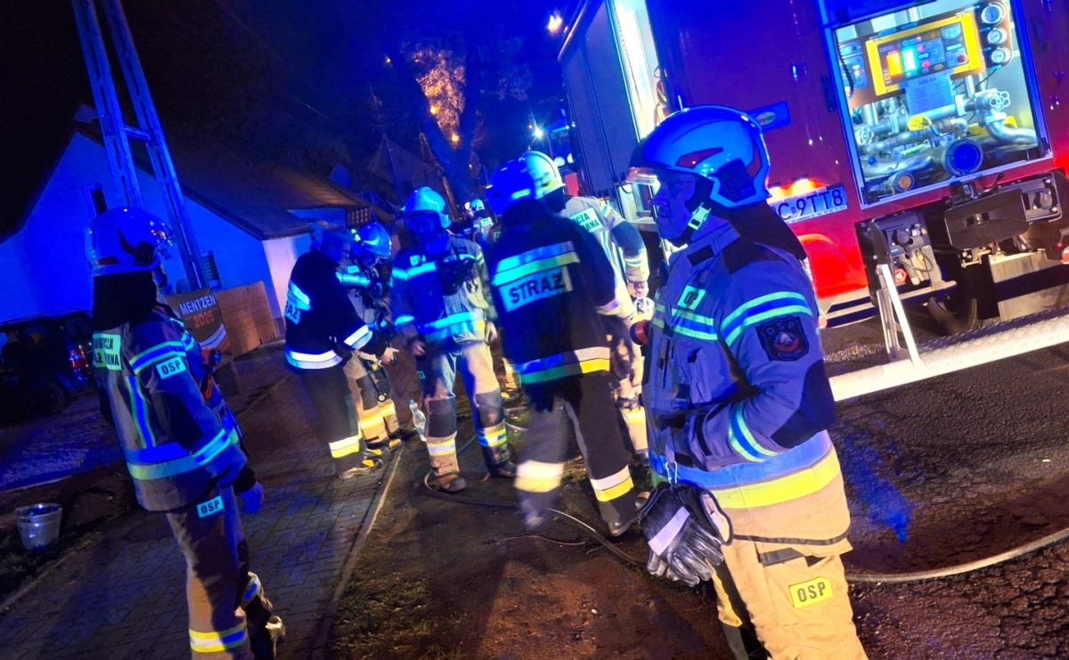 Nocna akcja w Chałupkach. Paliła się sadza w kominie - Serwis informacyjny z Raciborza - naszraciborz.pl
