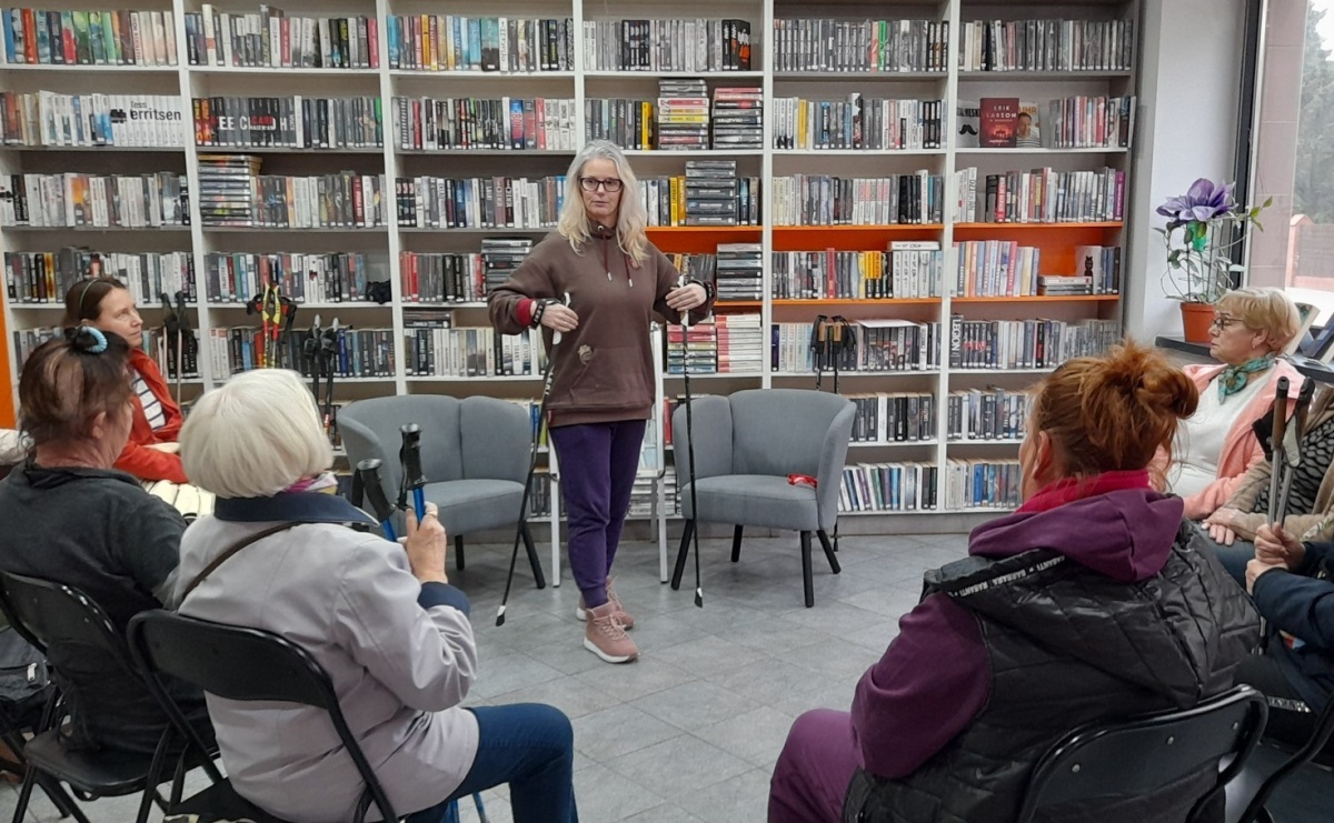 Kurs Nordic Walking w bibliotece na Ostrogu - Serwis informacyjny z Raciborza - naszraciborz.pl