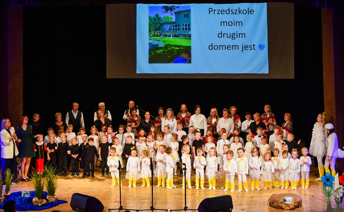 80 lat przedszkola w Brzeziu. Wzruszenia, wspomnienia i artystyczne talenty na scenie RCK [FOTO i WIDEO] - Serwis informacyjny z Raciborza - naszraciborz.pl