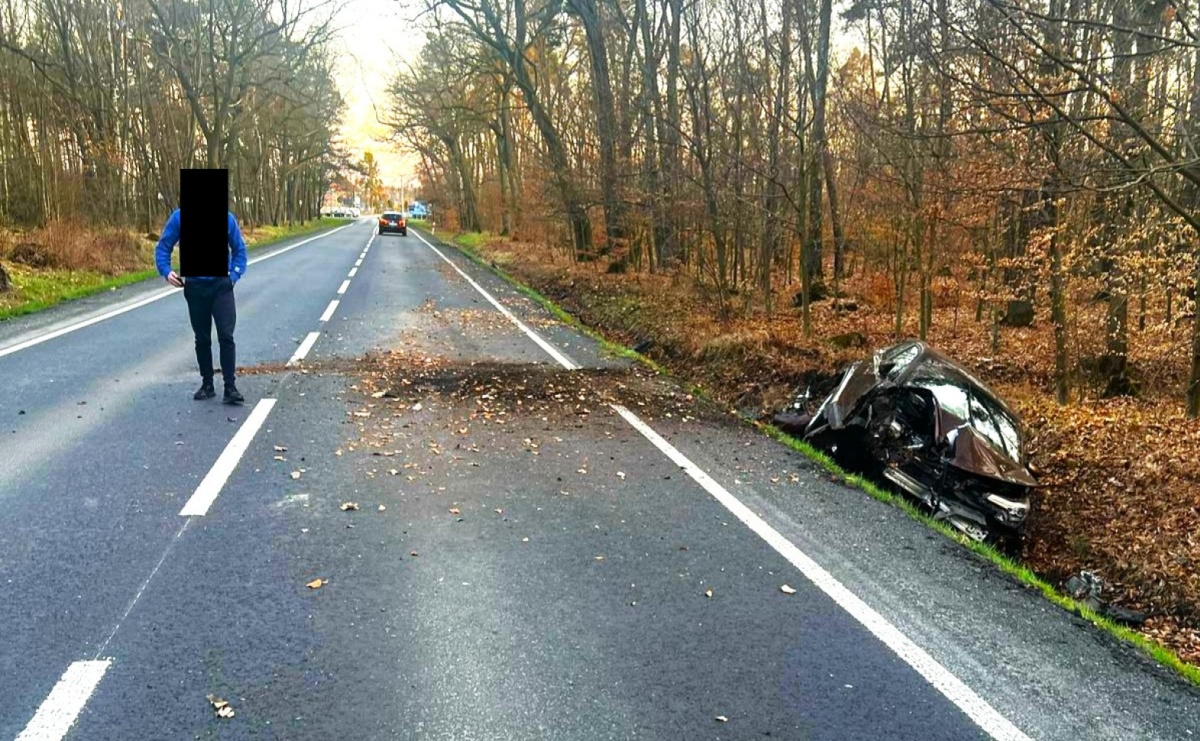 Toyota w rowie w Kuźni Raciborskiej - Serwis informacyjny z Raciborza - naszraciborz.pl