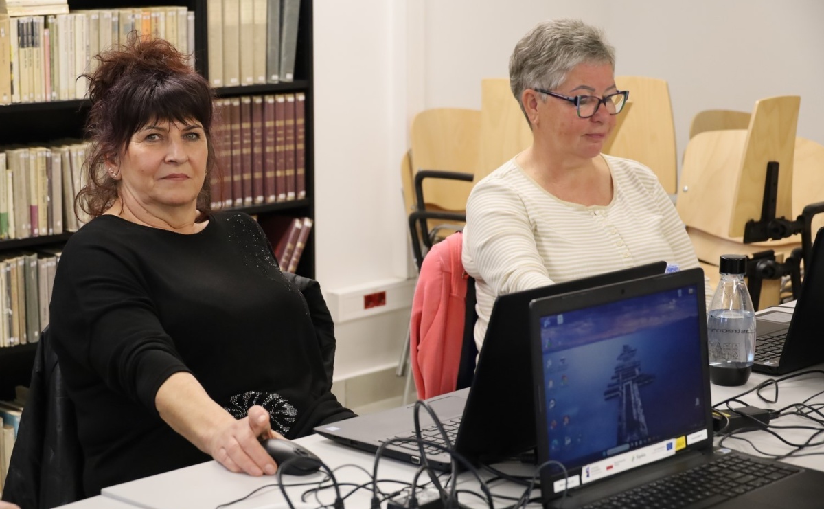 Biblioteka przyjazna seniorom! Ruszył kurs komputerowy - Serwis informacyjny z Raciborza - naszraciborz.pl