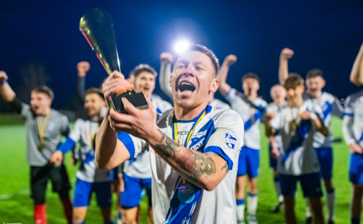 Czekali na tę chwilę dwadzieścia dwa lata. Unia Racibórz z Pucharem Polski na szczeblu Podokręgu [FOTO i WIDEO] - Serwis informacyjny z Raciborza - naszraciborz.pl