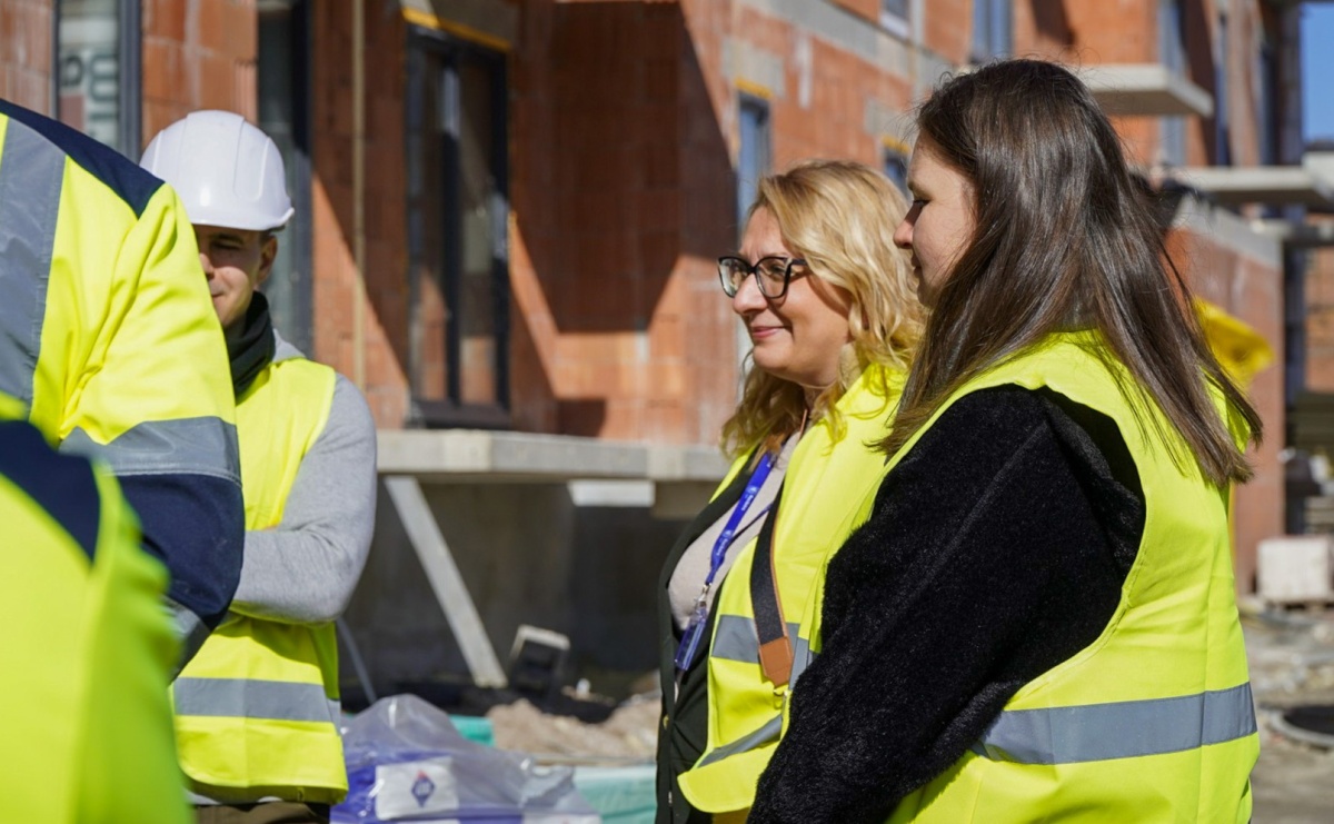 Wizytacja terenowa inwestycji mieszkaniowej przy ulicy Łąkowej. Można składać wnioski - Serwis informacyjny z Raciborza - naszraciborz.pl
