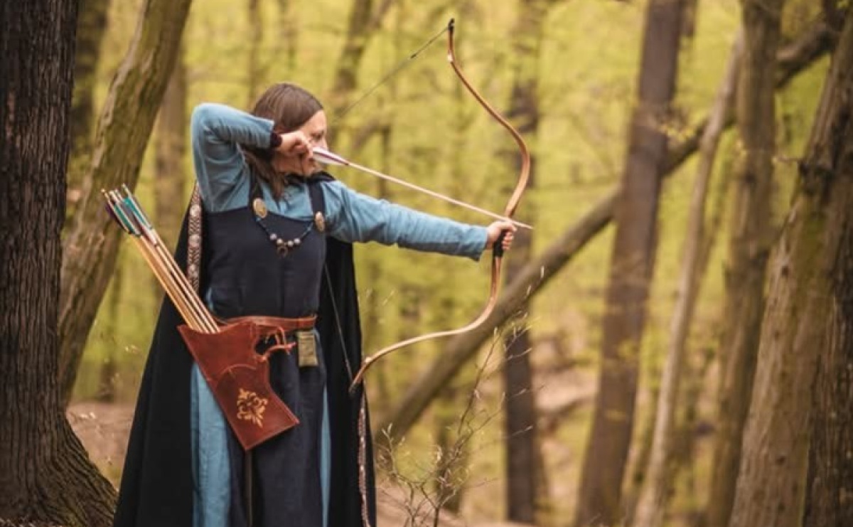 Relacja z zawodów łuczniczych Raciborskie 7 i pół D – strzała tradycji w sercu lasów Obora - Serwis informacyjny z Raciborza - naszraciborz.pl