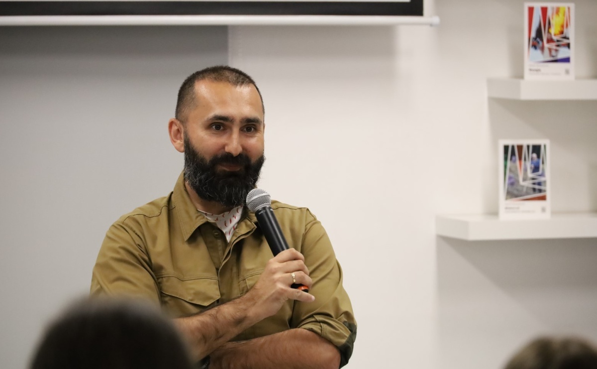 Nigdy więcej wojny! Popularny youtuber Marcin Strzyżewski w bibliotece - Serwis informacyjny z Raciborza - naszraciborz.pl