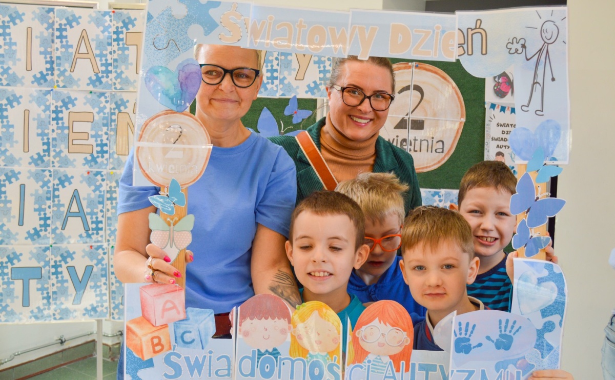 Światowy Dzień Świadomości Autyzmu w SP4 – dzień integracji i tolerancji - Serwis informacyjny z Raciborza - naszraciborz.pl