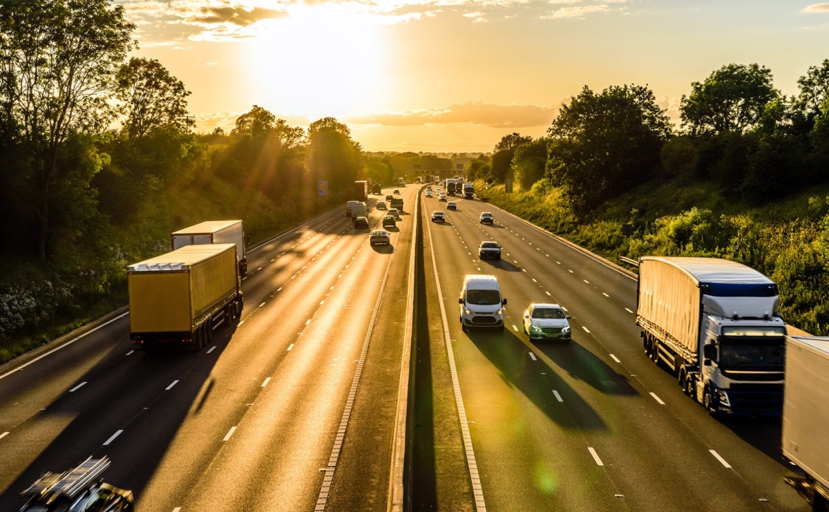 Sprowadzanie auta z Niemiec – jak wybrać odpowiednią lawetę i zorganizować transport? - Serwis informacyjny z Raciborza - naszraciborz.pl
