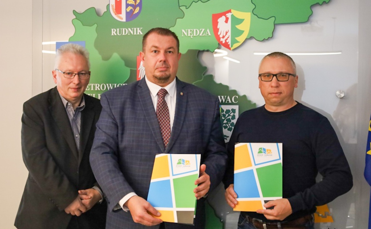 Umowa na scalanie gruntów w gminie Pietrowice Wielkie podpisana - Serwis informacyjny z Raciborza - naszraciborz.pl