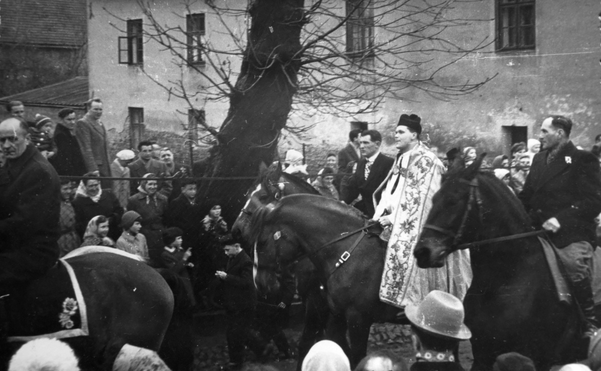 Za Bohem. Opis pietrowickiej procesji konnej Jan Vyhlidala - Serwis informacyjny z Raciborza - naszraciborz.pl