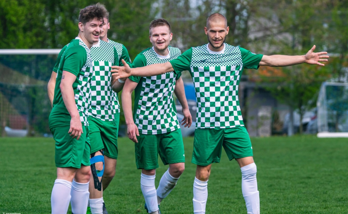 Derby Raciborza. Dwa ciosy Ocic pogrążyły Brzezie [FOTO] - Serwis informacyjny z Raciborza - naszraciborz.pl