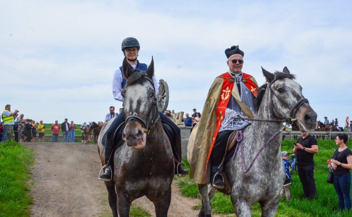 Procesja konna w Sudole przeszła granicami Raciborza z modlitwą o urodzaj [FOTO i WIDEO] - Serwis informacyjny z Raciborza - naszraciborz.pl