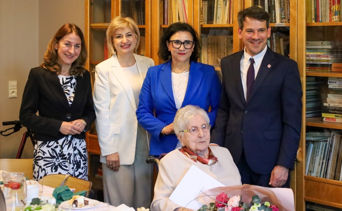 W Złotej Jesieni świętowano setne urodziny Anieli Korniak - Serwis informacyjny z Raciborza - naszraciborz.pl