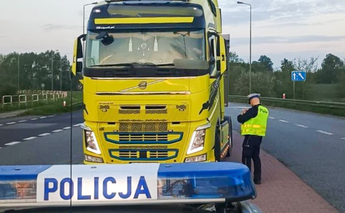 Raciborscy policjanci wspierają działania kontrolne na granicy polsko-czeskiej w związku z zagrożeniem pryszczycą - Serwis informacyjny z Raciborza - naszraciborz.pl