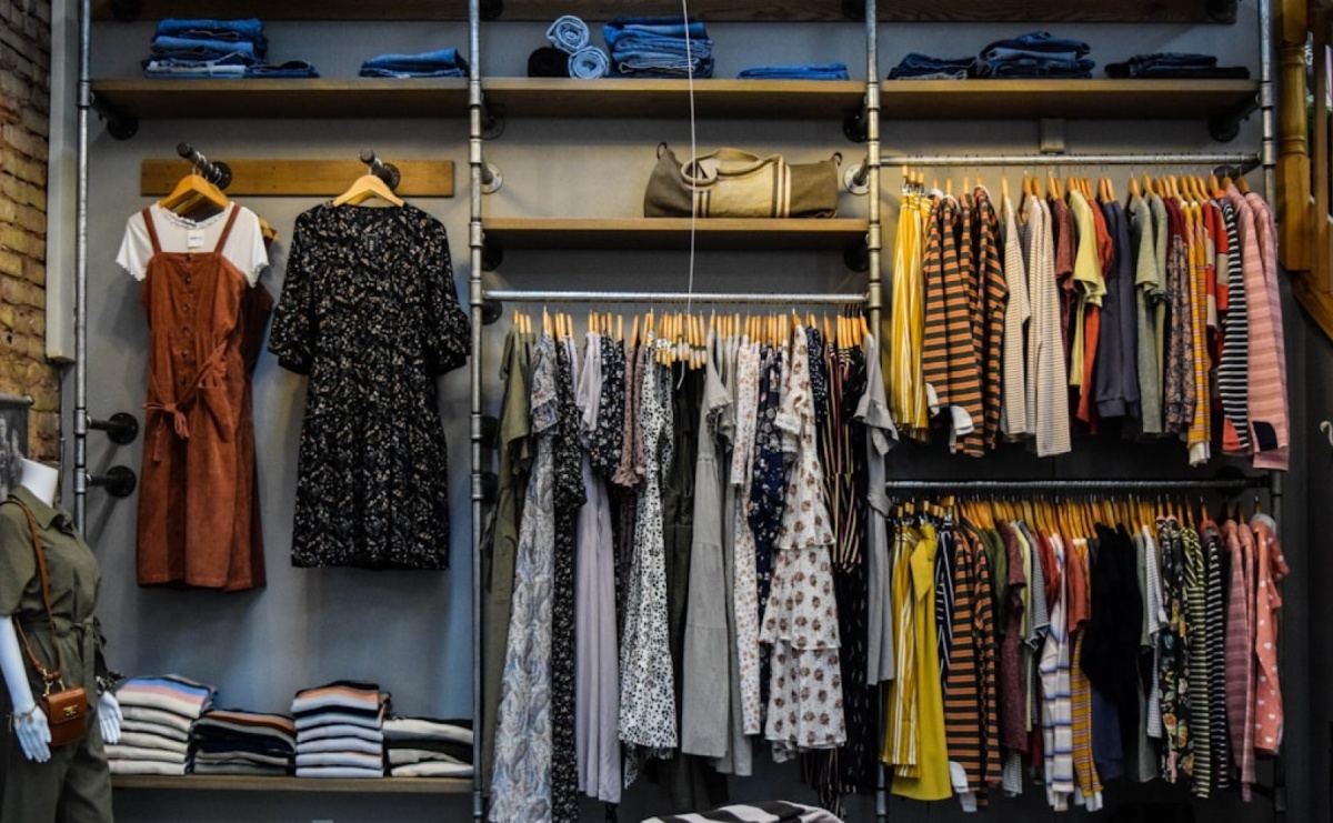 Sukienki damskie – jak wybrać tę jedyną i stworzyć stylizację na każdą okazję? - Serwis informacyjny z Raciborza - naszraciborz.pl