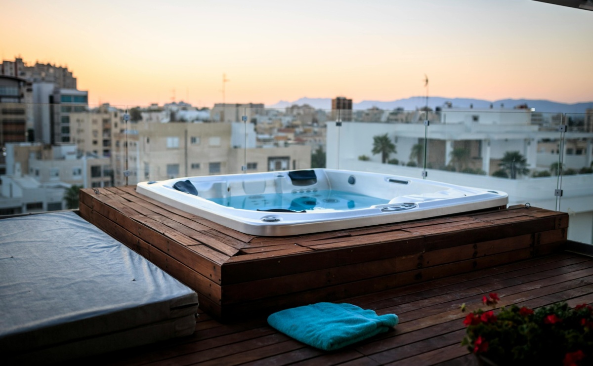 Jacuzzi na balkon – jakie modele sprawdzą się na małych przestrzeniach - Serwis informacyjny z Raciborza - naszraciborz.pl