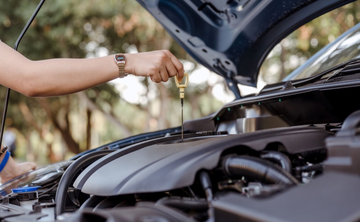 czy-warto-plukac-silnik-przed-wymiana-oleju-sprawdzamy-co-mowia-mechanicy