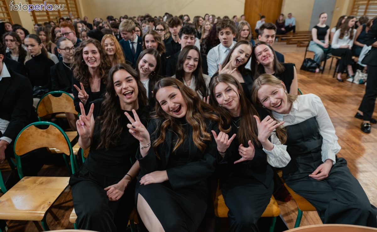 II LO żegna swoich maturzystów. Są gotowi do podboju świata - Serwis informacyjny z Raciborza - naszraciborz.pl