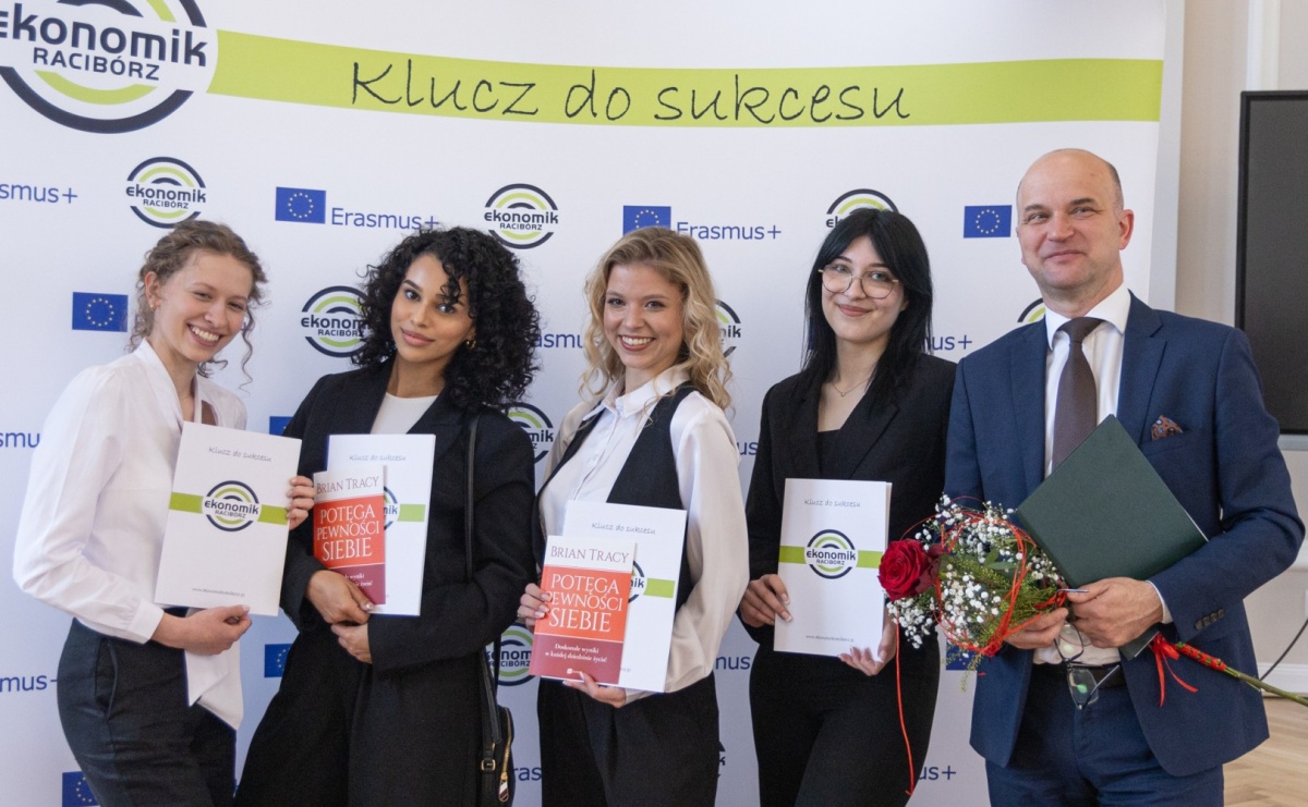 Pożegnanie rocznika 2020/2025 w Zespole Szkół Ekonomicznych - Serwis informacyjny z Raciborza - naszraciborz.pl