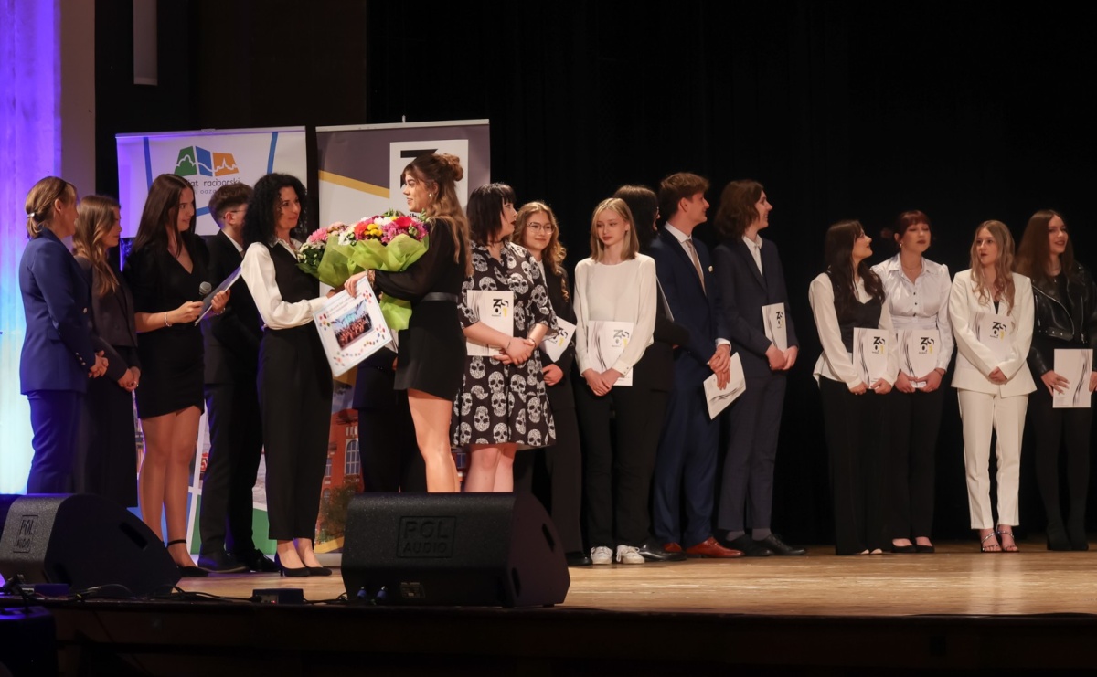 Pożegnanie absolwentów Kasprowicza w RCK - Serwis informacyjny z Raciborza - naszraciborz.pl