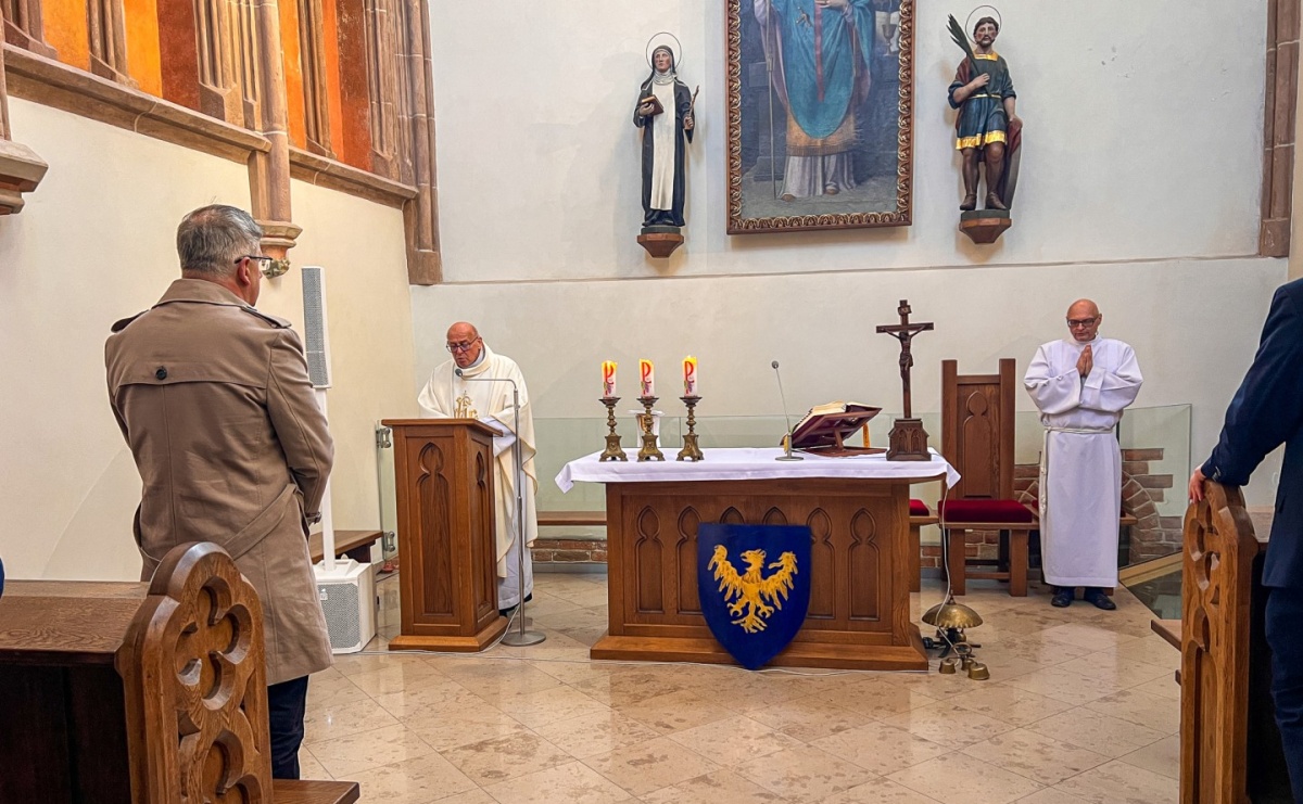 Comiesięczna msza w kaplicy zamkowej nawiązała do 1000-lecia koronacji Bolesława Chrobrego - Serwis informacyjny z Raciborza - naszraciborz.pl