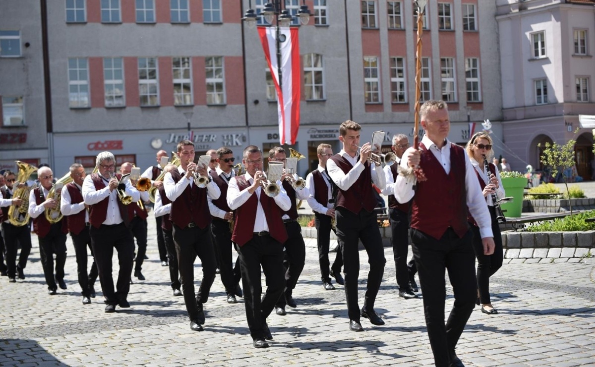 Memoriał im. Michała Kędzierskiego i uroczystości pod Pomnikiem Matki Polki – 3 maja w Raciborzu - Serwis informacyjny z Raciborza - naszraciborz.pl