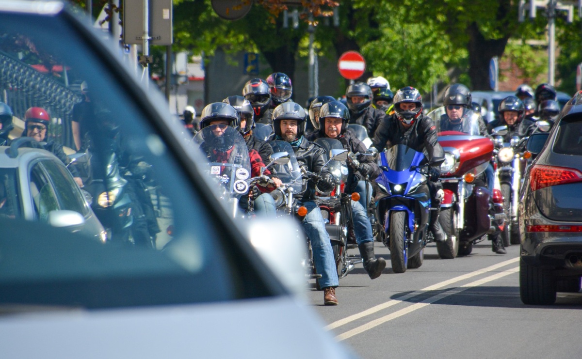 Motocyklowe rozpoczęcie sezonu w Raciborzu bez parady, ale z tradycją i wspólnotą [FOTO i WIDEO] - Serwis informacyjny z Raciborza - naszraciborz.pl
