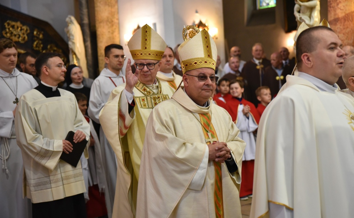 Zadbać o innych – Diecezjalne Święto Rodziny w Jemielnicy pełne wiary, jedności i nadziei - Serwis informacyjny z Raciborza - naszraciborz.pl