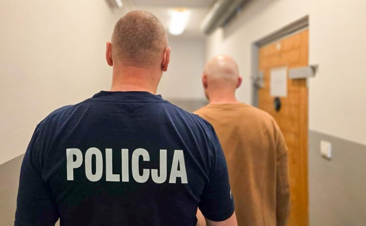 Złodziej z Czech w rękach policji. Chodził po Chałupkach i próbował otwierać bramy posesji - Serwis informacyjny z Raciborza - naszraciborz.pl