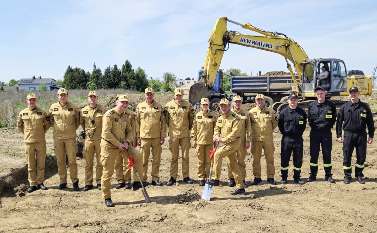 Nowa komenda PSP w Raciborzu. Symboliczne wbicie pierwszej łopaty - Serwis informacyjny z Raciborza - naszraciborz.pl