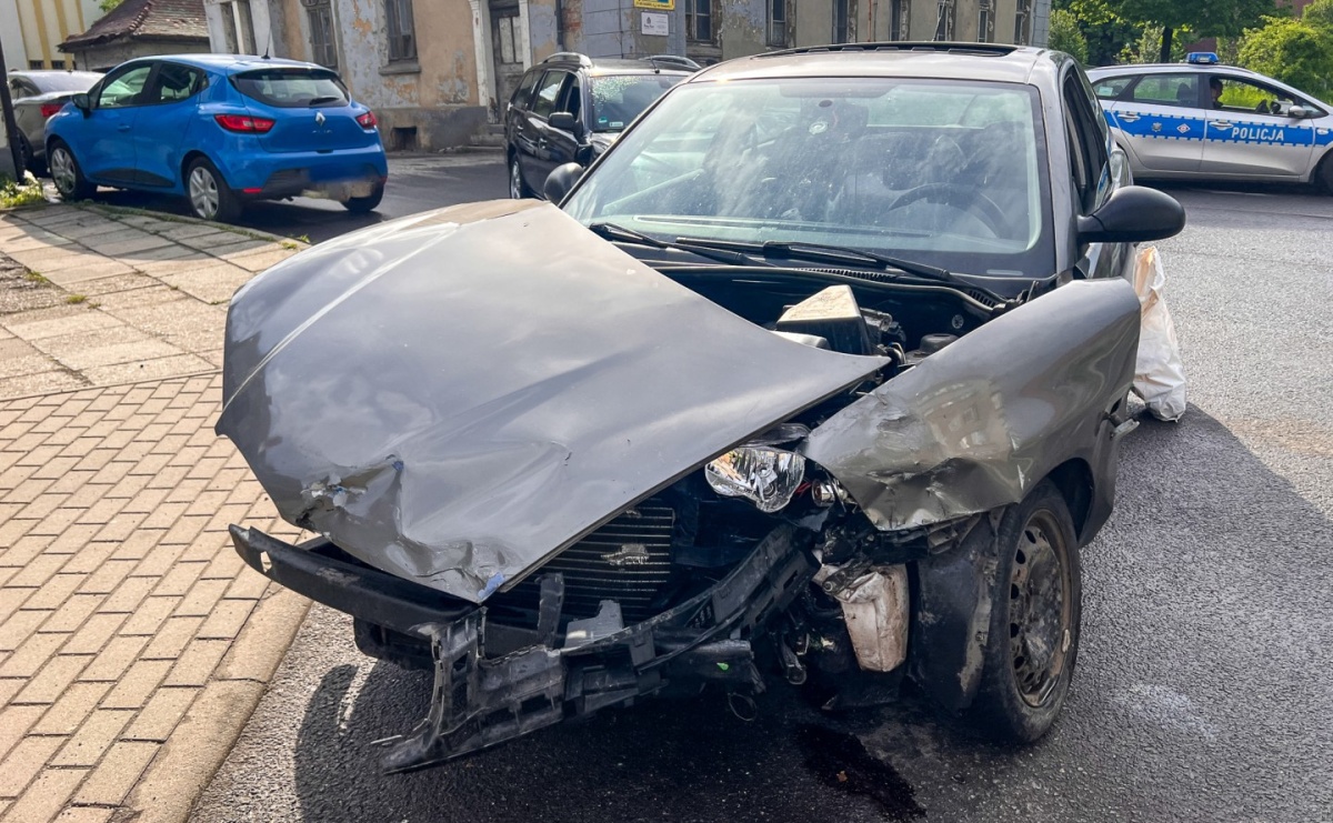 Kolizja na Kościuszki: zderzenie dwóch aut, sprawca ukarany mandatem - Serwis informacyjny z Raciborza - naszraciborz.pl