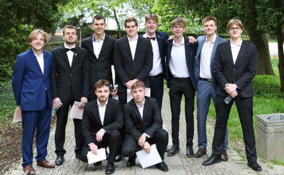 Maturzyści z CKZiU nr 2 Mechanik rozpoczęli egzaminacyjną sesję. Dziś przystąpili do matury z języka polskiego - Serwis informacyjny z Raciborza - naszraciborz.pl