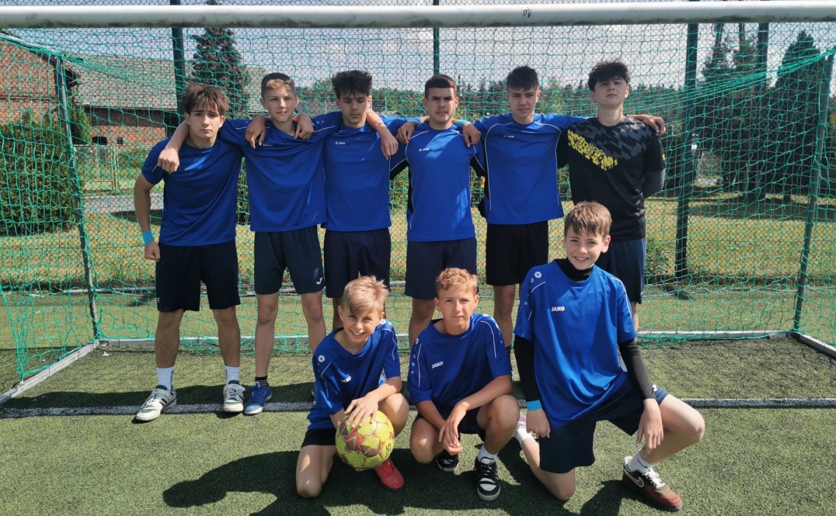 Piłkarska rywalizacja w Nędzy. Uczniowie z Krzyżanowic z awansem - Serwis informacyjny z Raciborza - naszraciborz.pl
