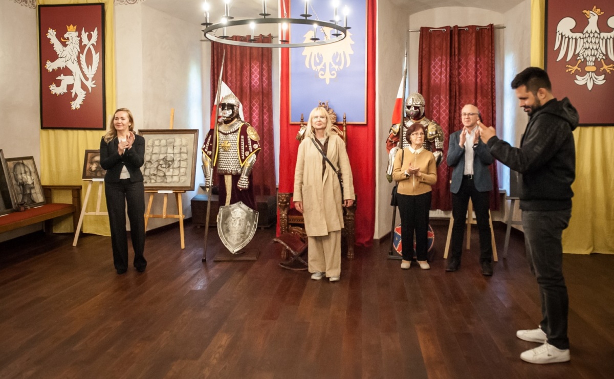 Ciemna noc duszy – wernisaż prac Jolanty Krzyżek na zamku - Serwis informacyjny z Raciborza - naszraciborz.pl