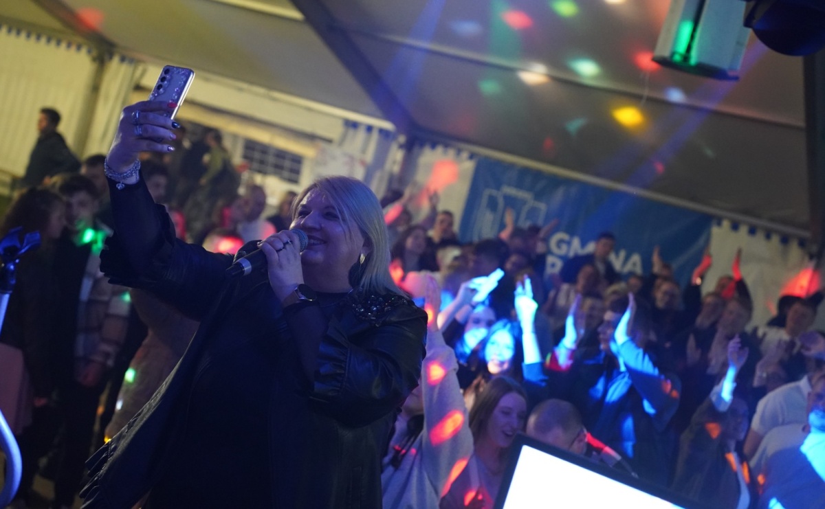 Zabawa taneczna z zespołem Bis zakończyła obchody 100-lecia OSP Gamów [FOTO] - Serwis informacyjny z Raciborza - naszraciborz.pl