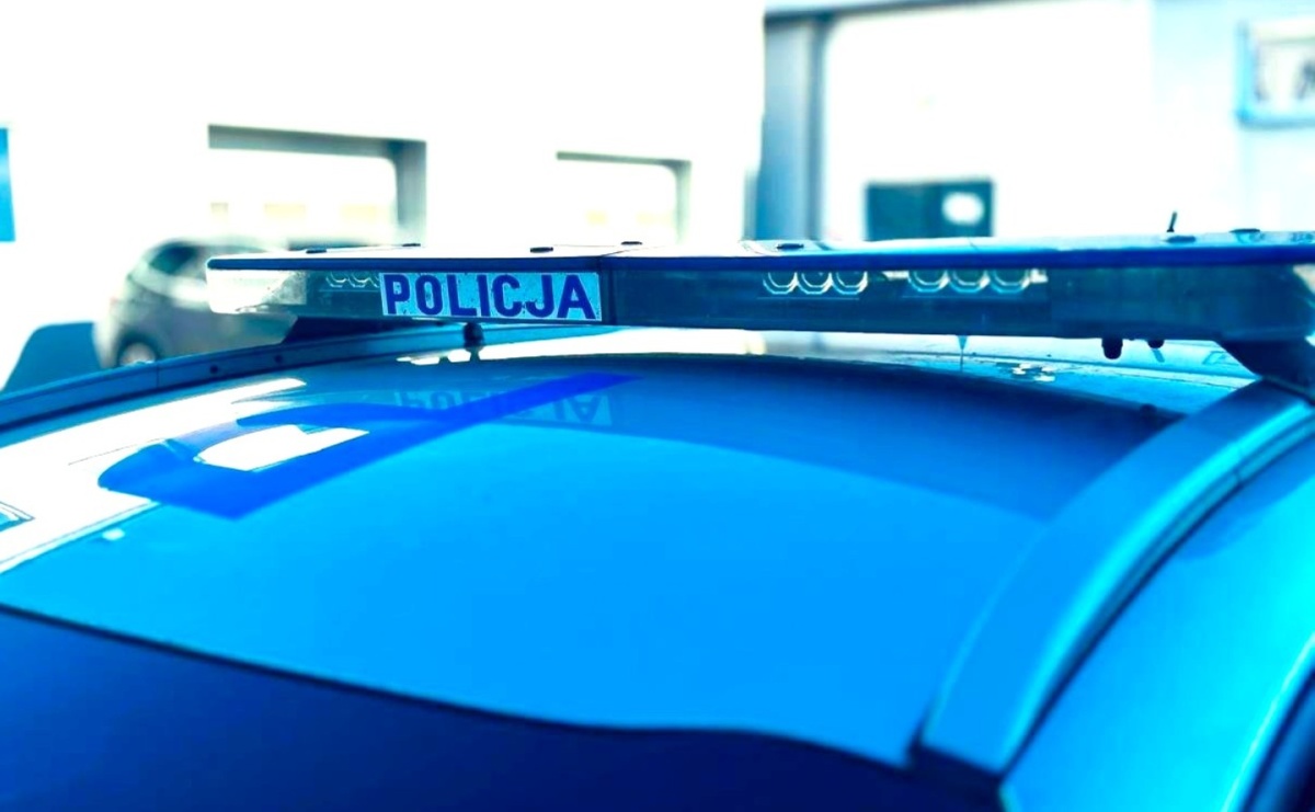 Polscy i czescy policjanci odnaleźli w Chałupkach skradziony pojazd - Serwis informacyjny z Raciborza - naszraciborz.pl