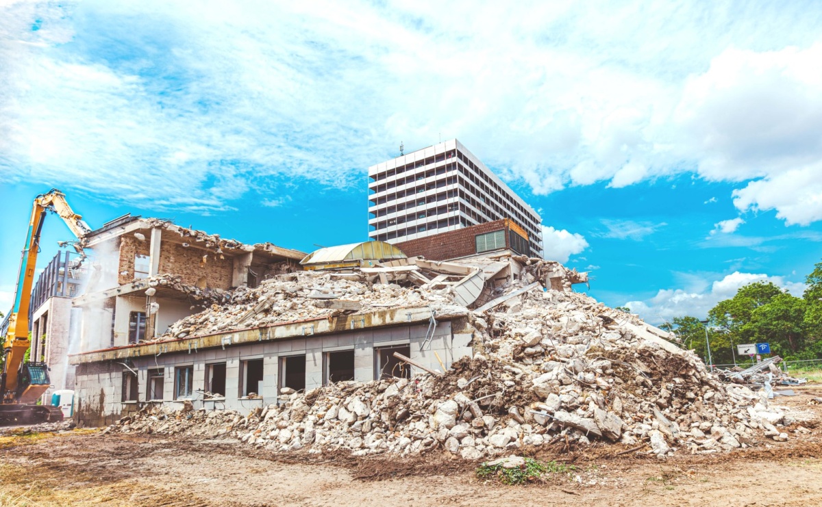 Dlaczego warto zlecić rozbiórkę profesjonalnej firmie? - Serwis informacyjny z Raciborza - naszraciborz.pl