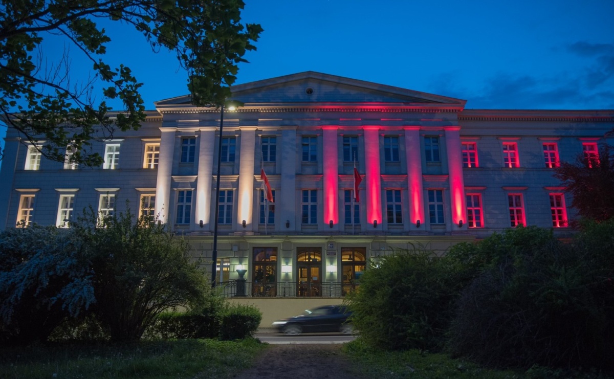 Co wisi w powietrzu nad Raciborzem? Otwarte spotkanie naukowe ze Śląskim Obserwatorium Geofizycznym w sądzie - Serwis informacyjny z Raciborza - naszraciborz.pl