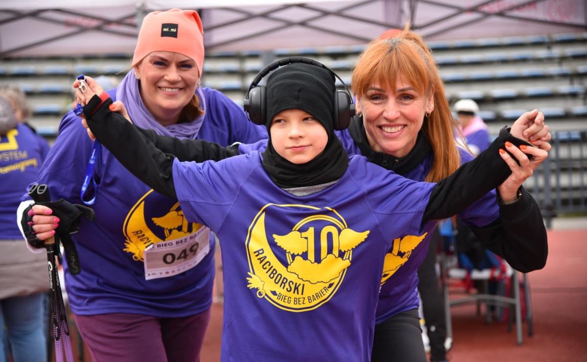 Jubileuszowy Bieg bez barier na stadionie OSiR w Raciborzu - Serwis informacyjny z Raciborza - naszraciborz.pl