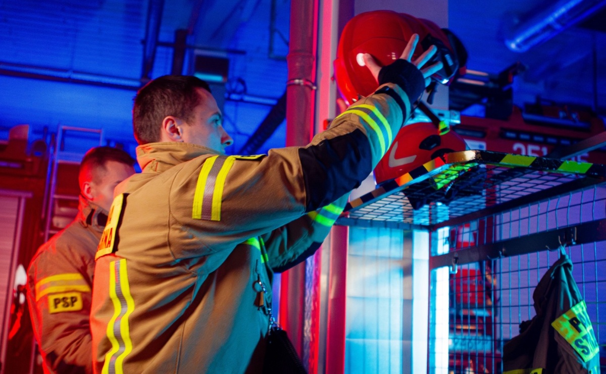 Strażackie interwencje w powiecie raciborskim. Trzy zdarzenia w ciągu jednego dnia – od kolizji po usuwanie skutków wichury - Serwis informacyjny z Raciborza - naszraciborz.pl