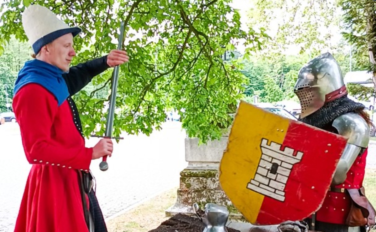 Deszcz niestraszny pasjonatom – IV Jarmark Rękodzieła Regionalnego w Rudach pełen atrakcji - Serwis informacyjny z Raciborza - naszraciborz.pl